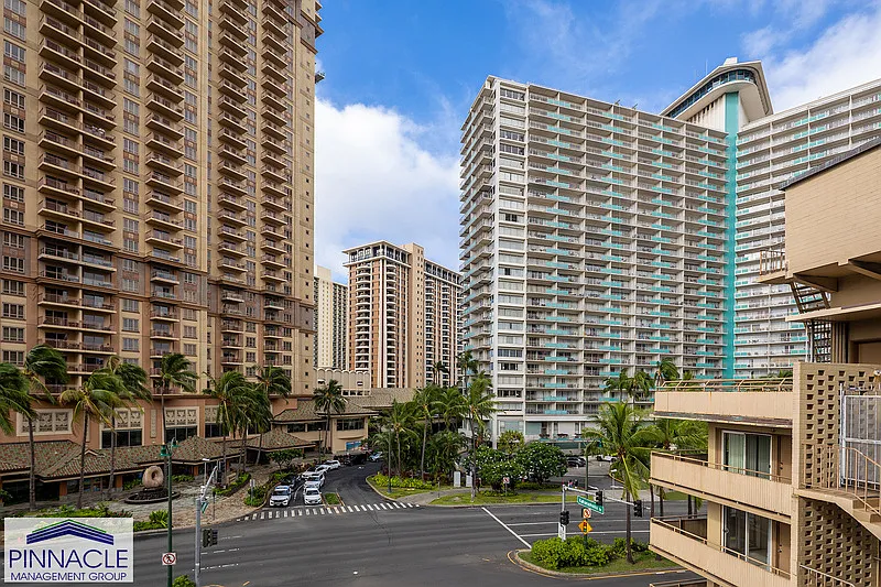 2 bed, 2.0 bath, 959 sqft, $3,300 — Photo 2