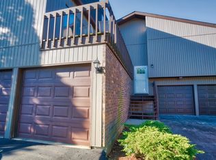 747 High Ridge Rd, Roselle, IL 60172