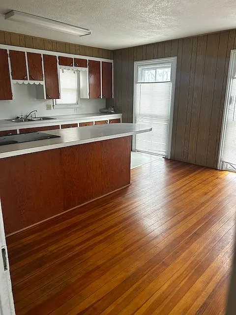 403 E 11th Ave — Photo 3