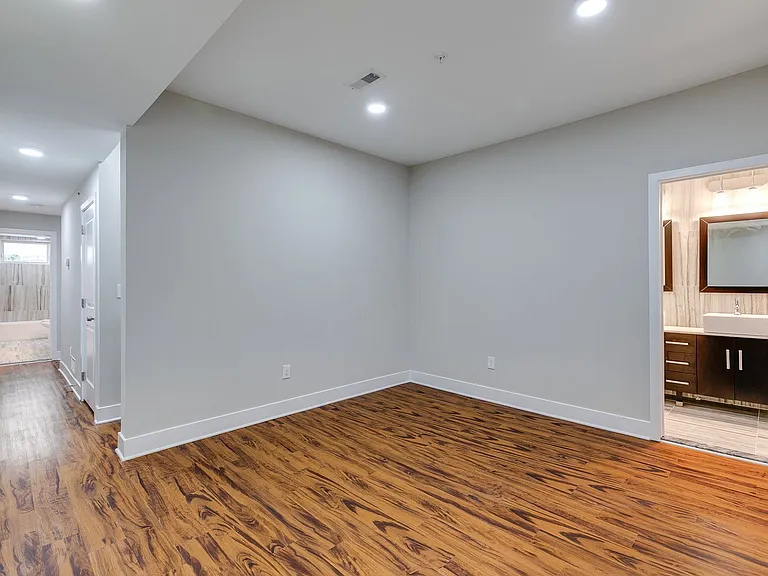 549 Armstrong St #101 — Photo 16