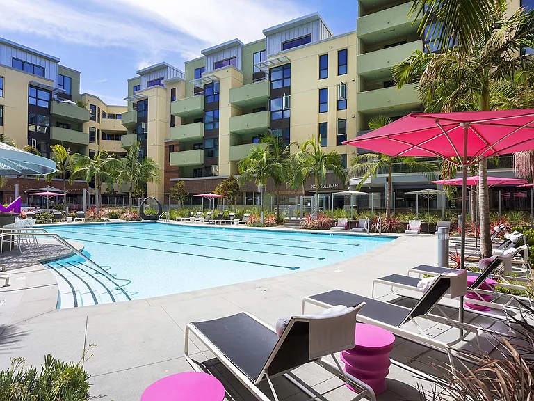 Metropolis Apartments — Photo 30