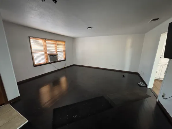 2320 N 3rd St, Tahoka, TX 79373