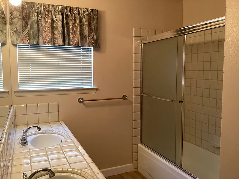 6589 N Maroa Ave #114 — Photo 16