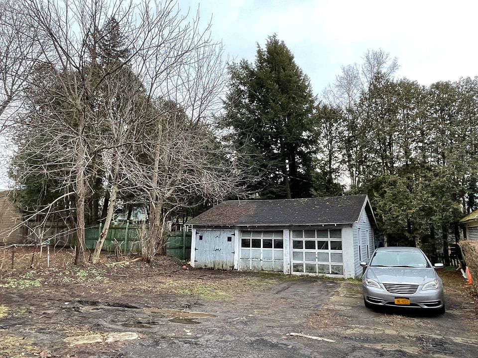 2nd image of 597 E Monroe St
