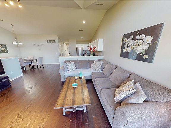 4th image of 2916 Signature Blvd