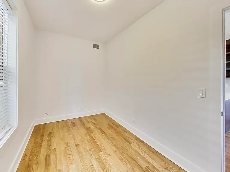2132 N Oakley Ave #3 — Photo 15