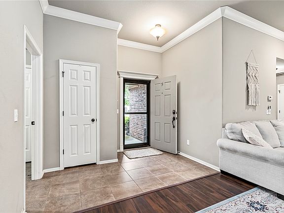 3rd image of 846 Roselawn St