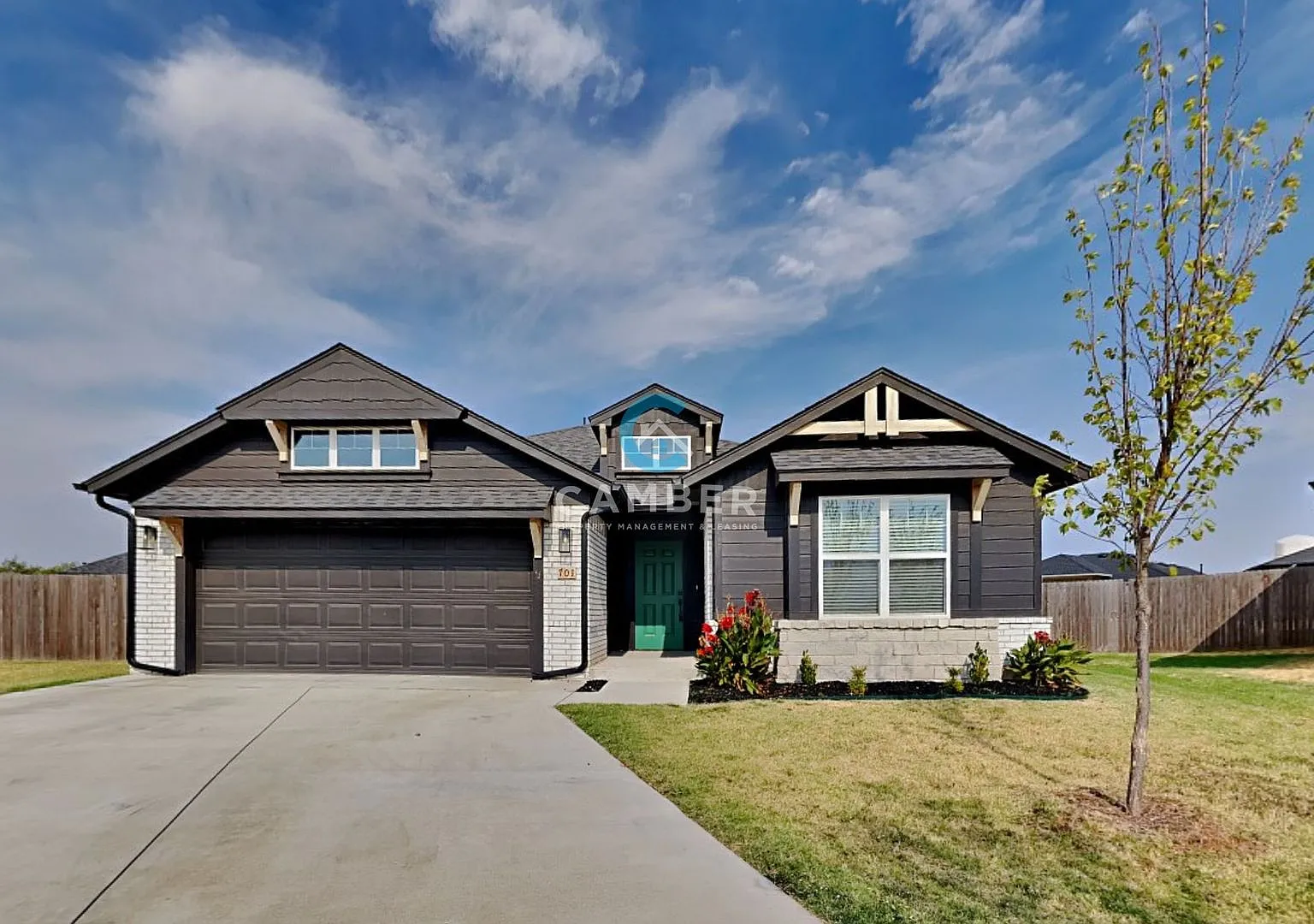 Very Nice 4 Bedroom 2 Bathroom House in Mustang Schools — Photo 2