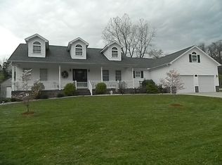 Meadow Dr, Parkersburg, WV 26101