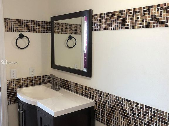 5th image of 218 NW 12th Ave APT 609