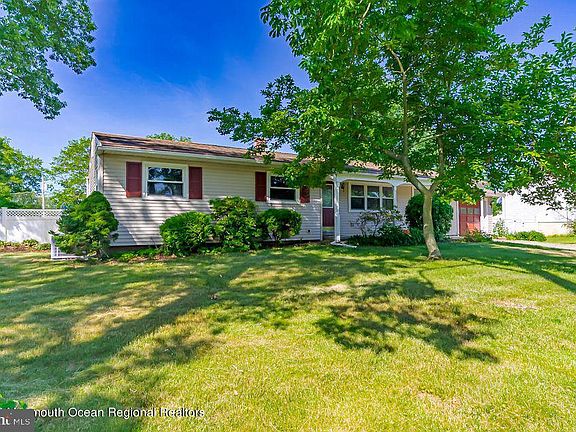 2nd image of 1059 Crystal Dr