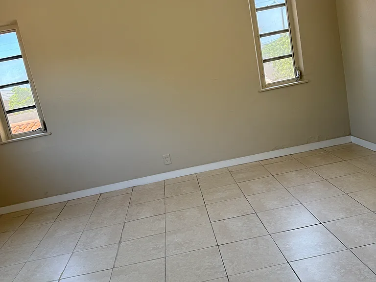 1422 NW 26th Ave — Photo 7