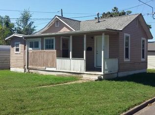 70 Thompson St, Wood River, IL 62095