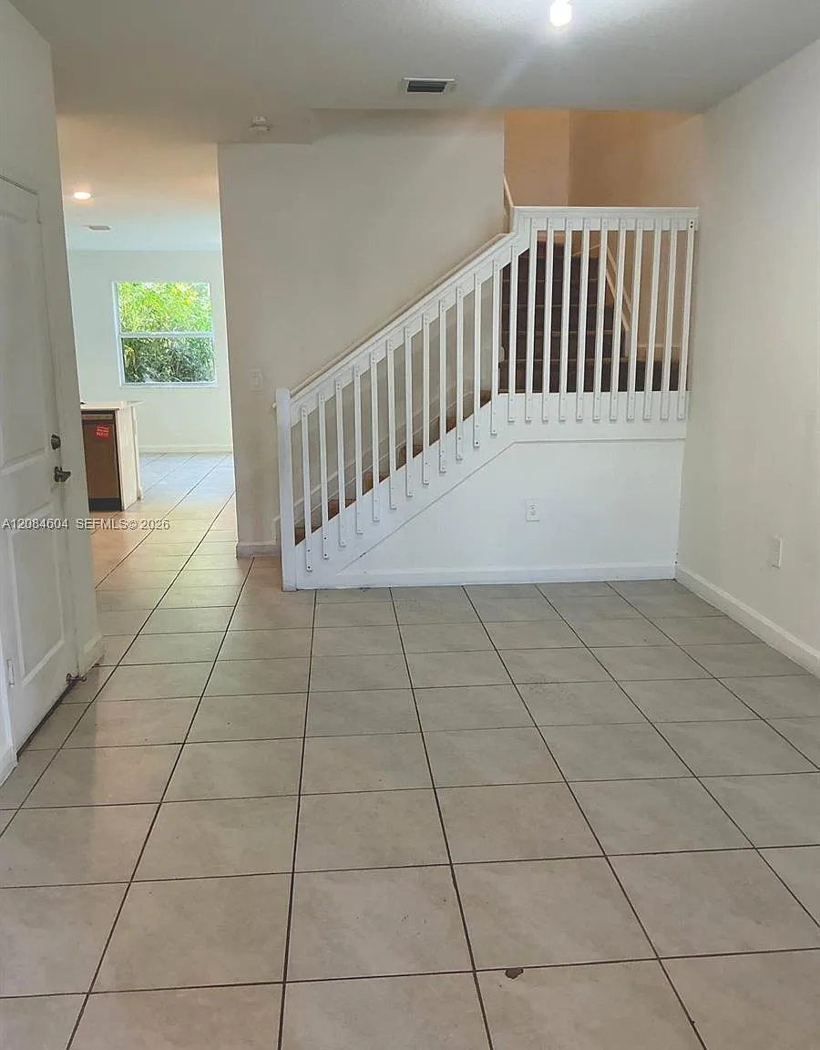 Keys Gate Residential — Photo 4