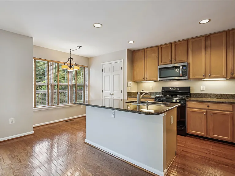 6733 Sullivan Way — Photo 17