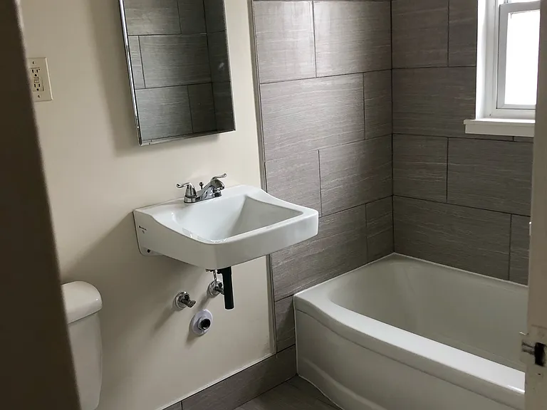 2833 Noble Rd #5 — Photo 1