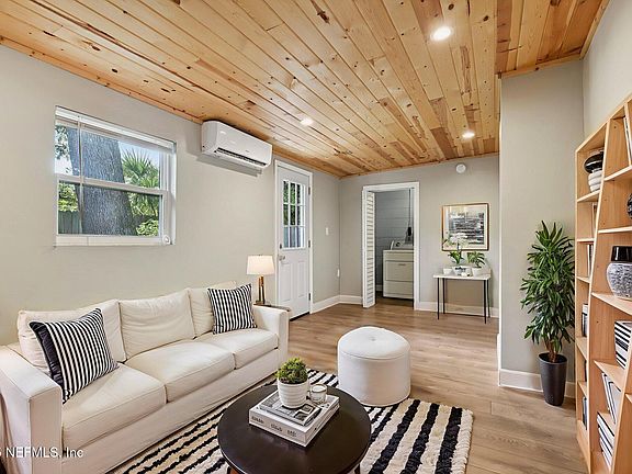 3rd image of 243 RAVENSWOOD Drive