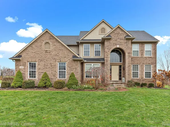 316 Lenox Ln, Brighton, MI 48114