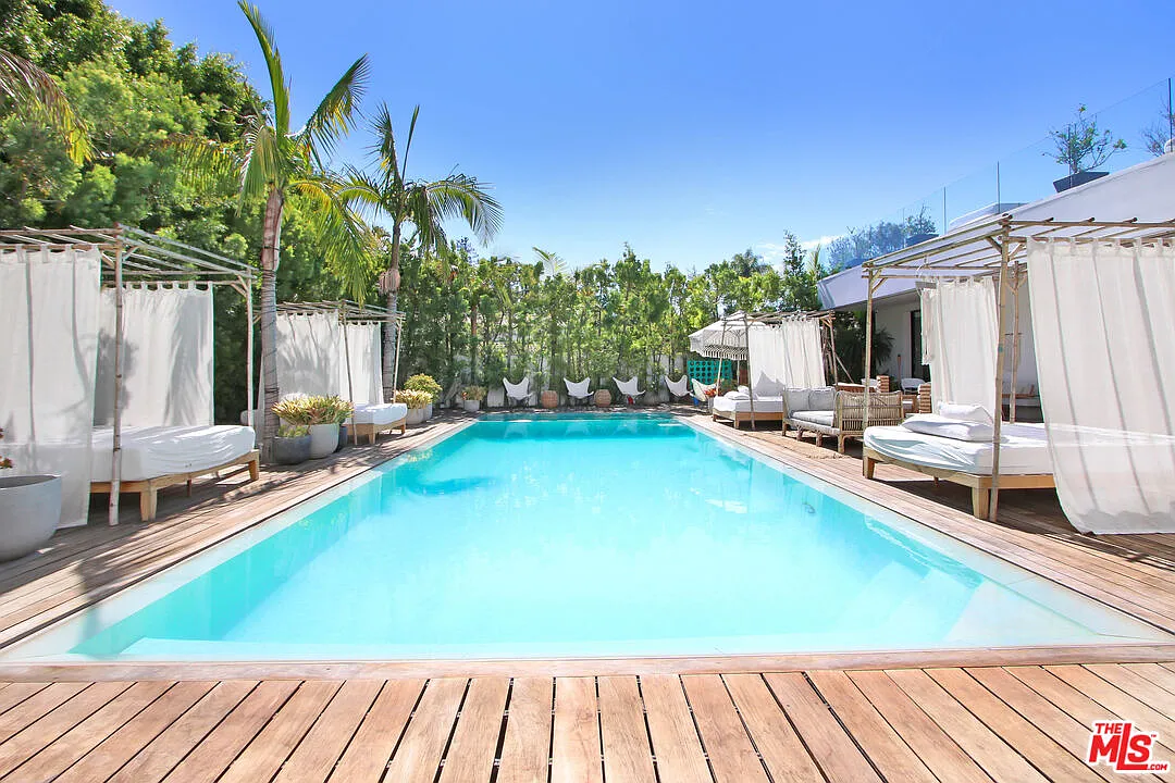 7 bed, 8.5 bath, 8000 sqft, $70,000 — Photo 4