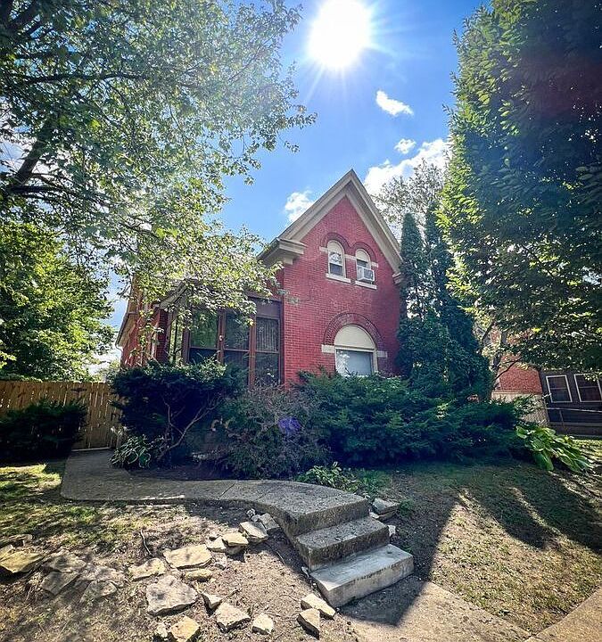 1st image of 429 E Whittier St #D