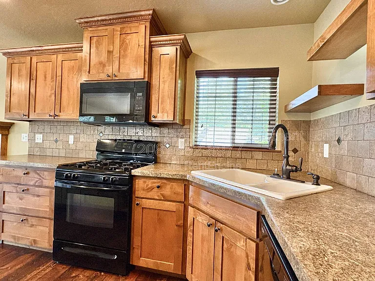 23732 N Lakeview Blvd — Photo 4