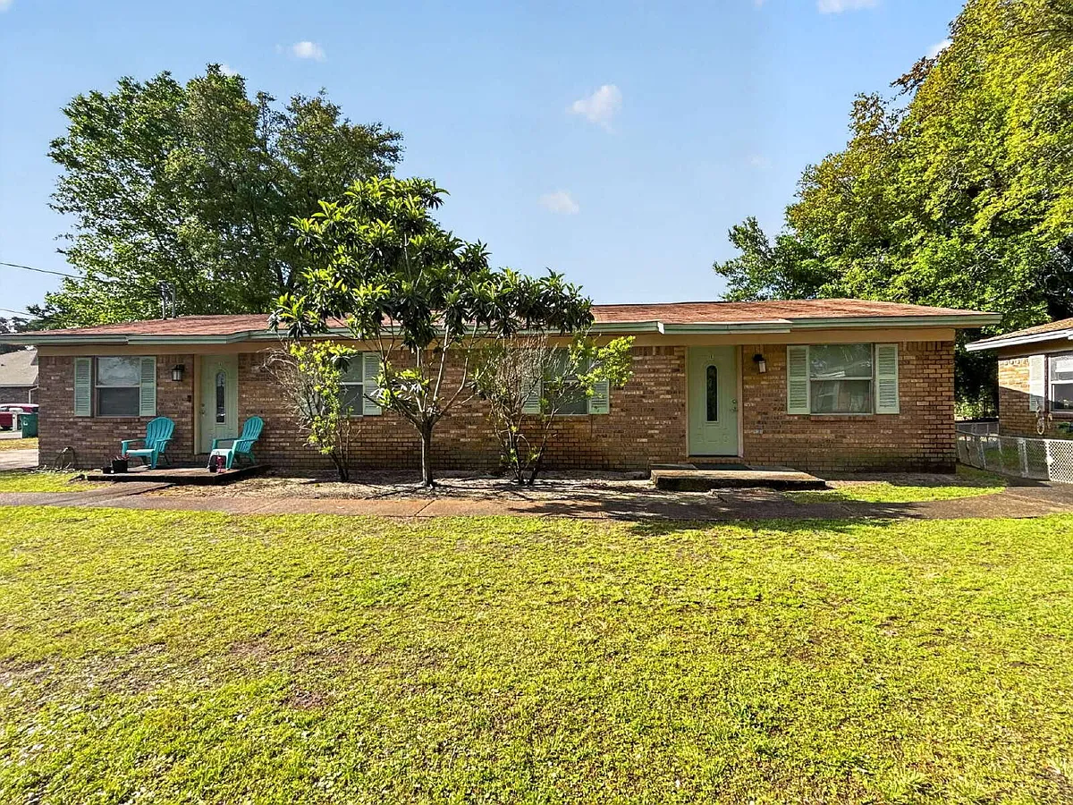 Building Photo - 806 Fairview Dr #B