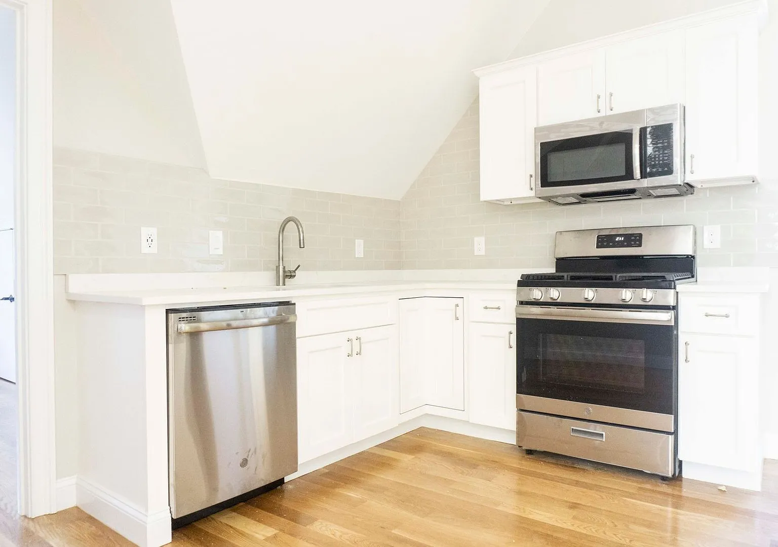 9/1 - No Fee! Renovated 3BR/2BA w/laundry in unit — Photo 1