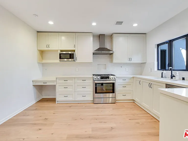 344 S Swall Dr — Photo 8