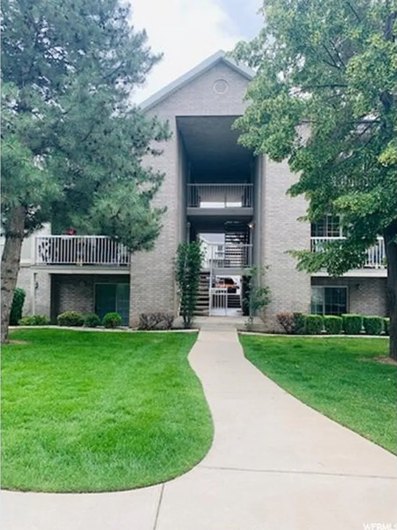3 Bedroom Top Floor Orem Condo w Awesome Amenities! — Photo 4