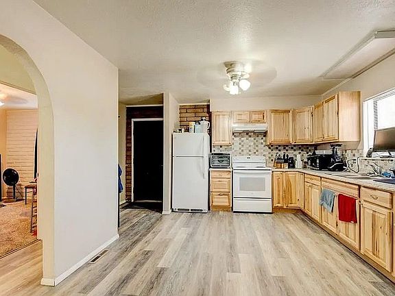 2nd image of 610 N Orchard Ave