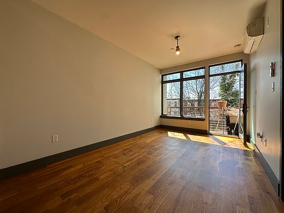 5th image of 372 Kosciusko St Unit 2B