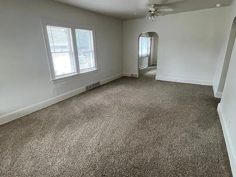 532 Clifford Ave — Photo 2