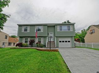 71 Meadowbrook Rd, Watervliet, NY 12189