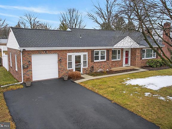 4th image of 323 Millersville Rd