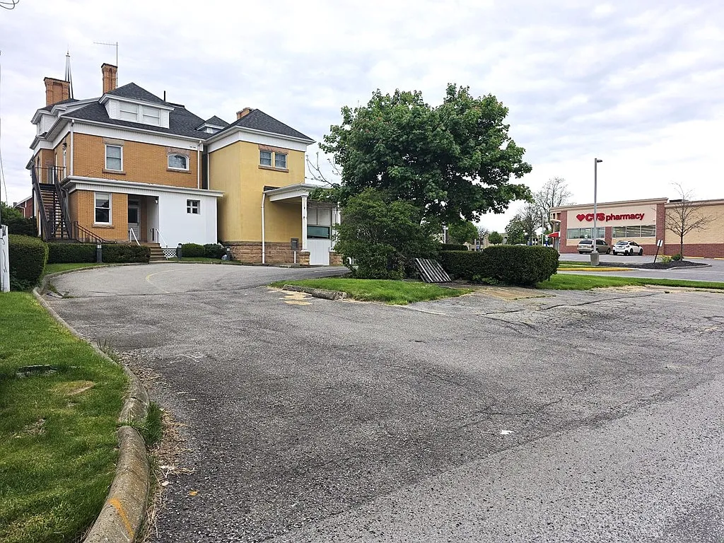 Studio, 2400 sqft, $1,875 — Photo 2