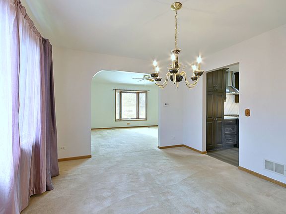 5th image of 632 Berkshire Ln