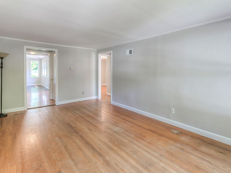 2nd image of 7623 Locust St