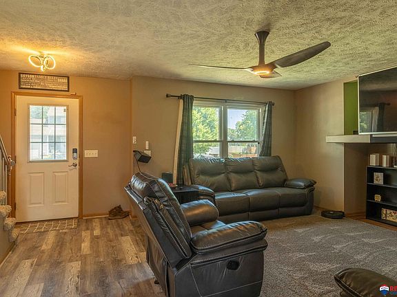 3rd image of 406 Charleston Dr