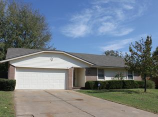 904 Larkspur Ln, Edmond, OK 73003