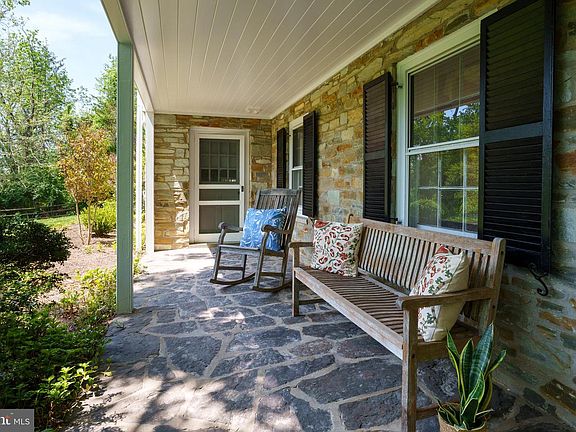 5th image of 821 Pretty Brook Rd