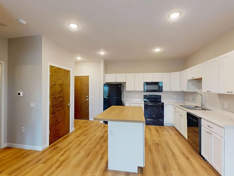 South Pointe Apartments — Photo 31