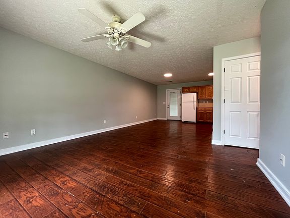 4th image of 205 Phillip Ct