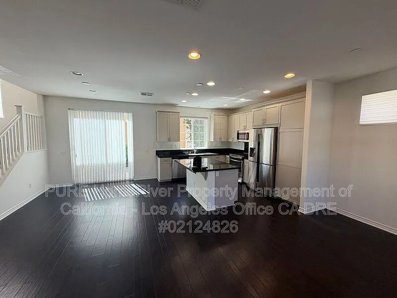 5 bed, 3.0 bath, 2058 sqft, $4,495 — Photo 2