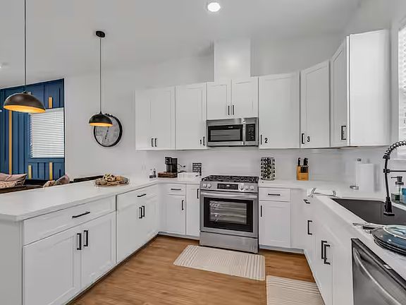 5th image of 3419 Yellowstone Blvd #3