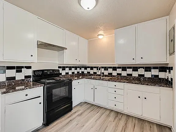 2 bed, 1.0 bath, 1218 sqft, $1,250 — Photo 2