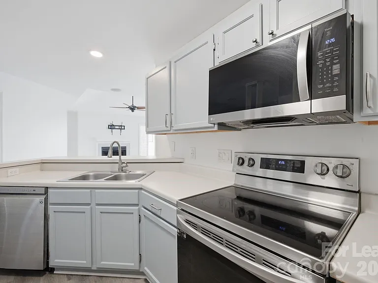 18883 Vineyard Point Ln — Photo 8