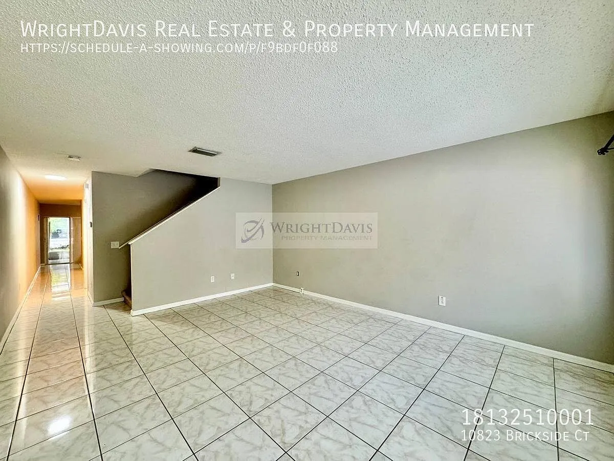 Spacious 2/2.5 Townhome in Riverview, FL — Photo 3