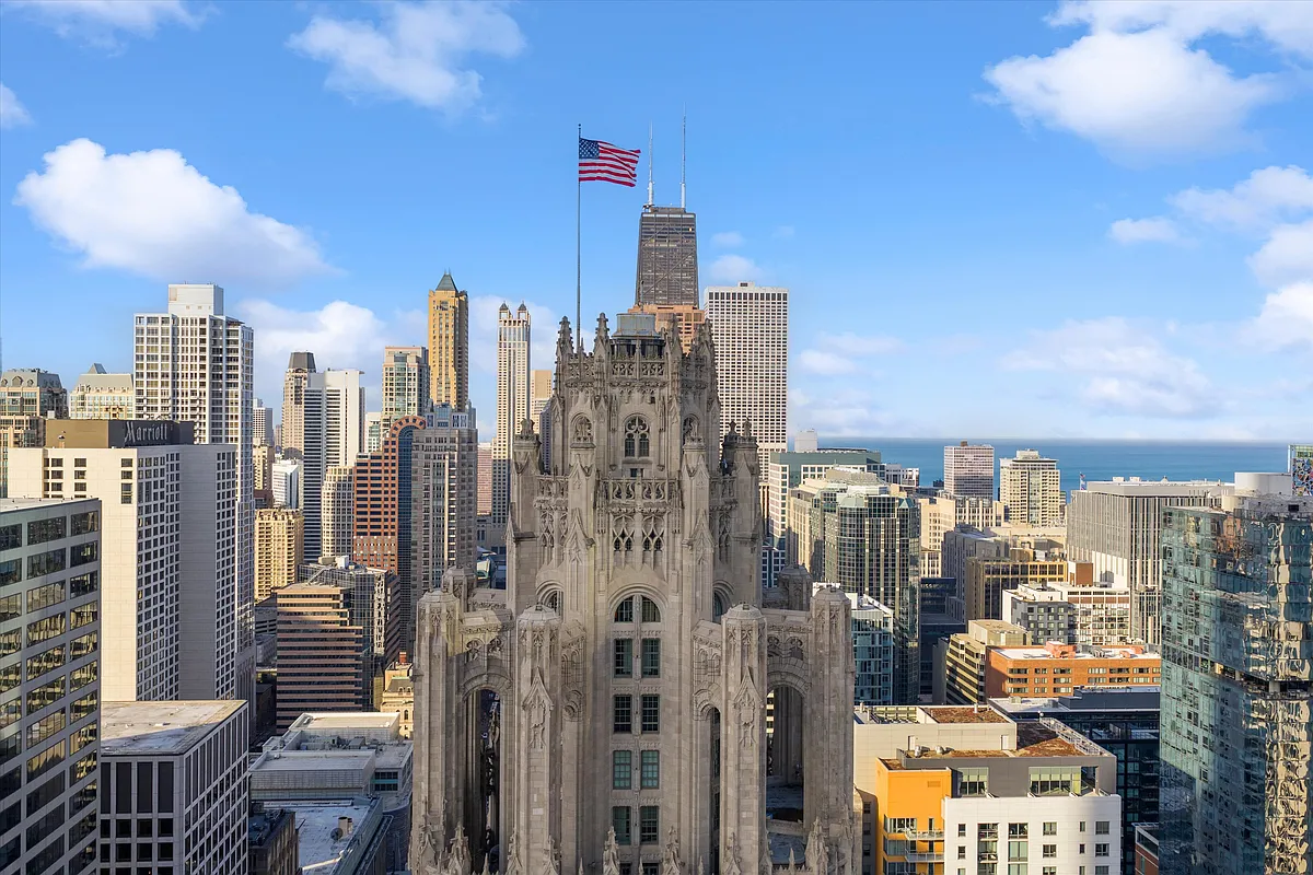 Photo 2 of 48 - 435 N Michigan Ave #1010 - Chicago, IL Building Photo - 435 N Michigan Ave #1010