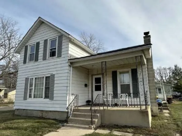 803 S Locust Ave, Freeport, IL 61032