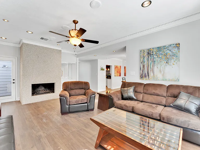 1420 Spenwick Ter — Photo 7